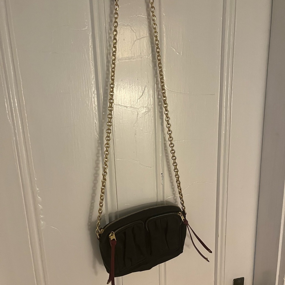 Elegant Black Crossbody Bag with Gold Chain